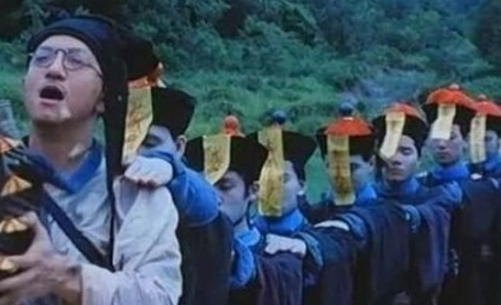 为什么影视中的僵尸形象都是清朝时期的官服呢？
