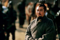 刘备为何被曹操称为英雄？他有哪些特殊之处？