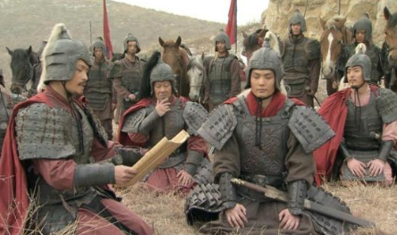 麦丘之战中，赵括是如何与赵奢一起打败秦军的？