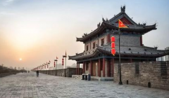 城墙作为防御性建筑，在中国历史上又是如何发展的？