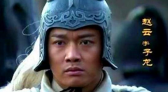 当赵云将刘禅递给刘备时，刘备为何把阿斗丢在了地上？