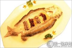 江西萍乡的自然美味：蛋白翘嘴鱼