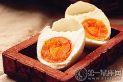 特色民间美味：咸鸭蛋的营养价值