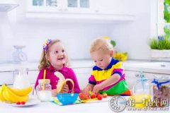 文明从小培养：孩子的基本餐桌礼仪学习