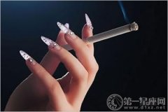 <b>女性抽烟对皮肤的危害，养生须戒烟！</b>