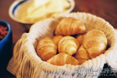 法式经典早餐：牛角包的由来