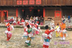漳州较为盛行的歌舞小戏：竹马戏
