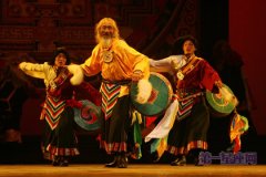 雅鲁藏布江畔的艺术奇葩：山南昌果卓舞