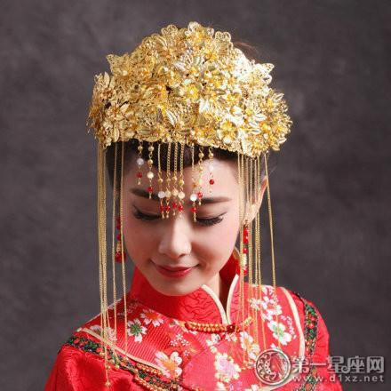 中式传统婚礼新娘头饰3