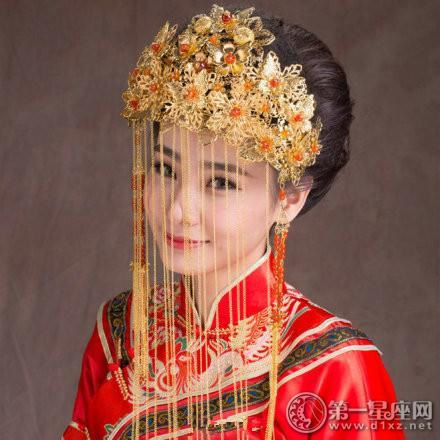 中式传统婚礼新娘头饰7