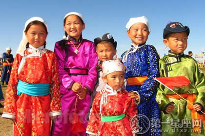 蒙古族儿童服饰