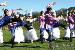 民族风情，哈萨克族舞蹈特点是什么