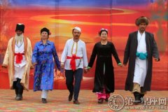 异域风情四溢的维吾尔族服饰图片