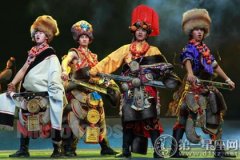 来自雪域高原的藏族服饰图片