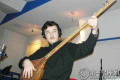 维吾尔族的民族乐器：都塔尔