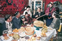 维吾尔族的待客方式，十分讲究