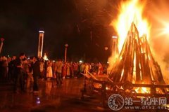 鄂伦春族篝火节的风俗活动