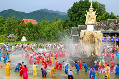 傣族泼水节的来历与传说