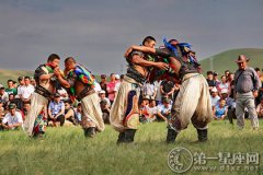 那达慕大会的精彩竞技——蒙古族摔跤