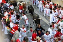 西方节日大全：惊心动魄的西班牙奔牛节