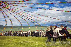 甘南夏河藏族的夏季娱乐活动：响浪节