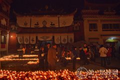 纪念宗喀巴大师的藏族元根灯会