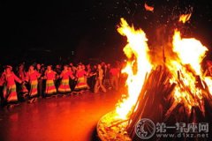 形式内涵丰富，彝族火把节的舞蹈介绍