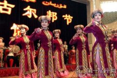 新疆古尔邦节的习俗：吹拉弹唱舞纷纷