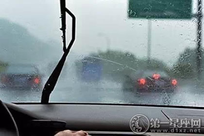 梅雨季节行车安全7要点